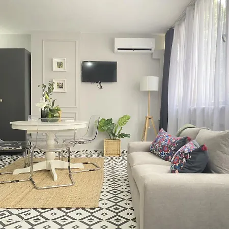 Refreshing And Central Studio Flat In Kabatas * איסטמבול