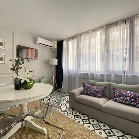 Refreshing And Central Studio Flat In Kabatas * איסטמבול