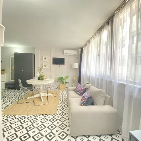 Refreshing And Central Studio Flat In Kabatas דירה *