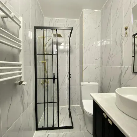 Refreshing And Central Studio Flat In Kabatas * איסטמבול